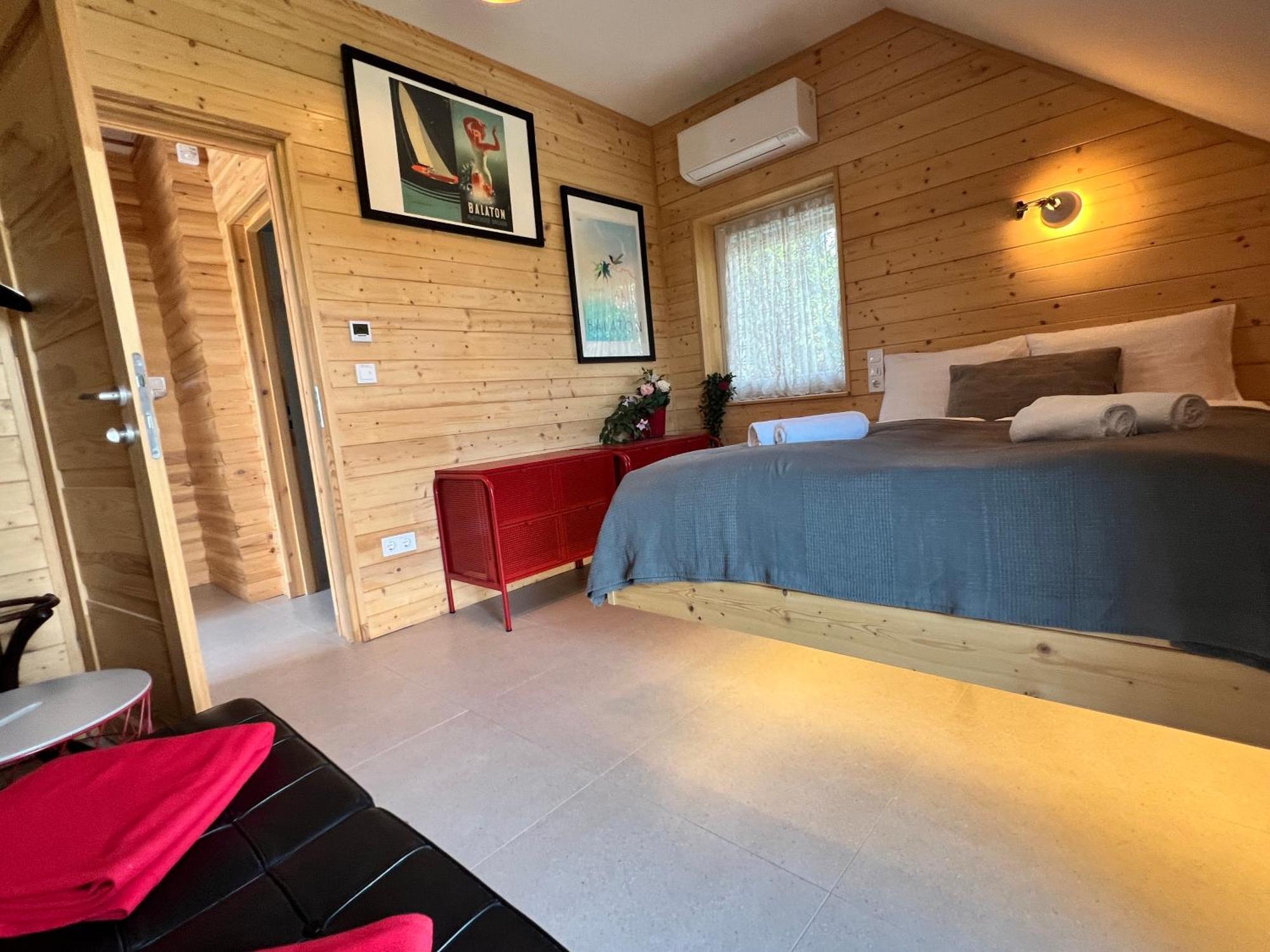 Neon Apartman Csopak Balaton Екстериор снимка