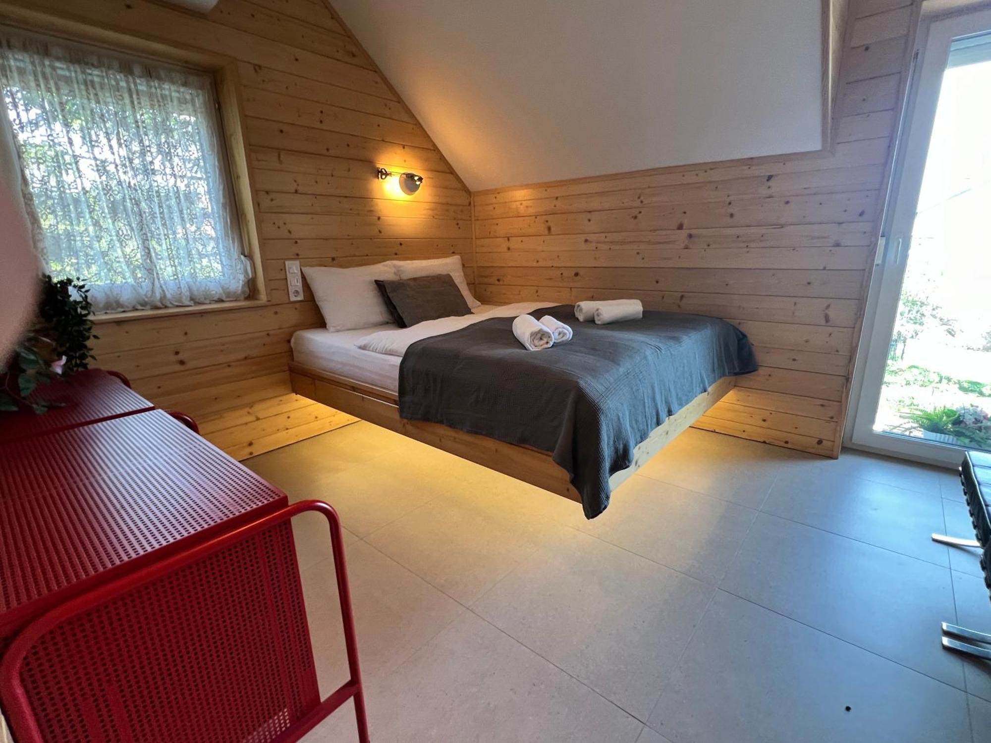 Neon Apartman Csopak Balaton Екстериор снимка